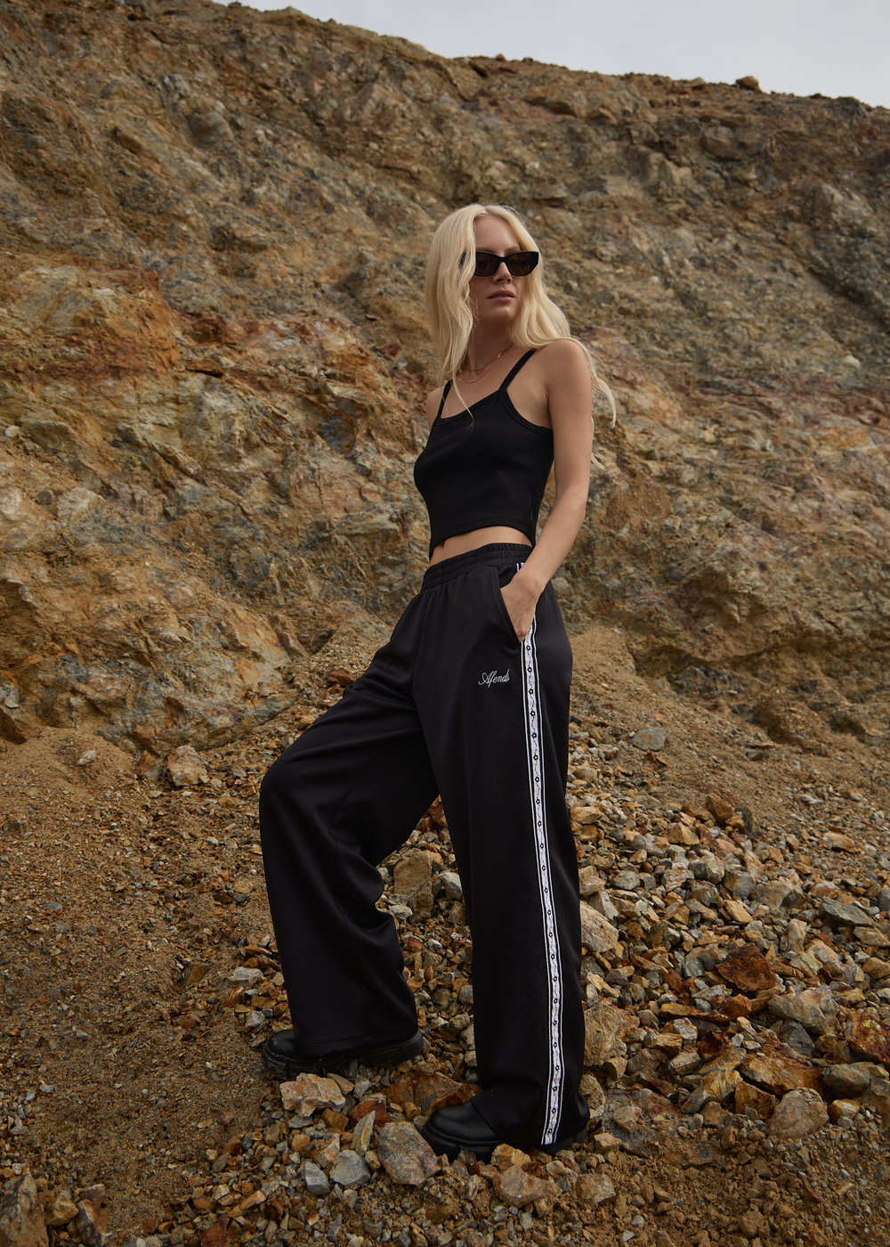 Womens Rib Singlet Taylor - Black - AFENDS
