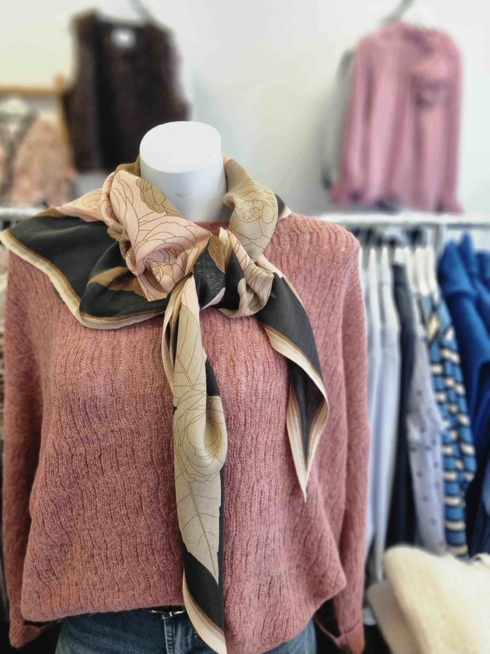 Triangle Scarf - Rose Garden