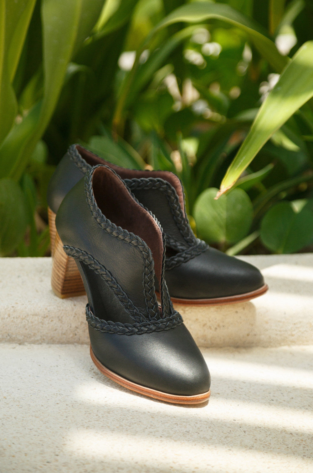 Womens Spirit Walker Leather Heel Booties - Black