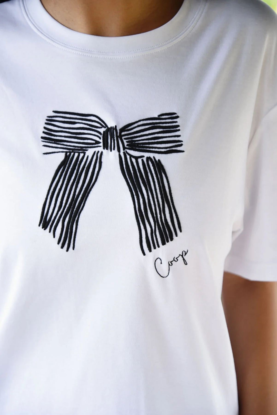 Gotta Bow T-Shirt – White &amp; Black