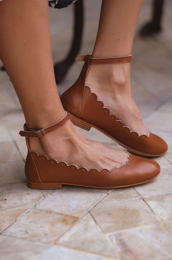 Womens Fleur Scalloped Ankle Strap Leather Flats - Vintage Camel
