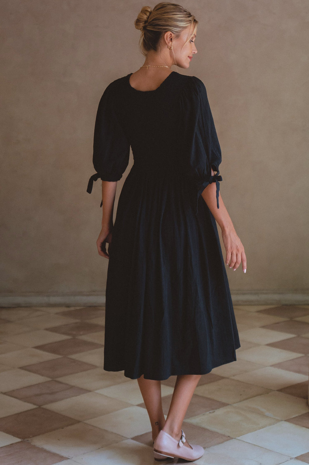 Womens Freya Smocked Linen Midi Dress - Black