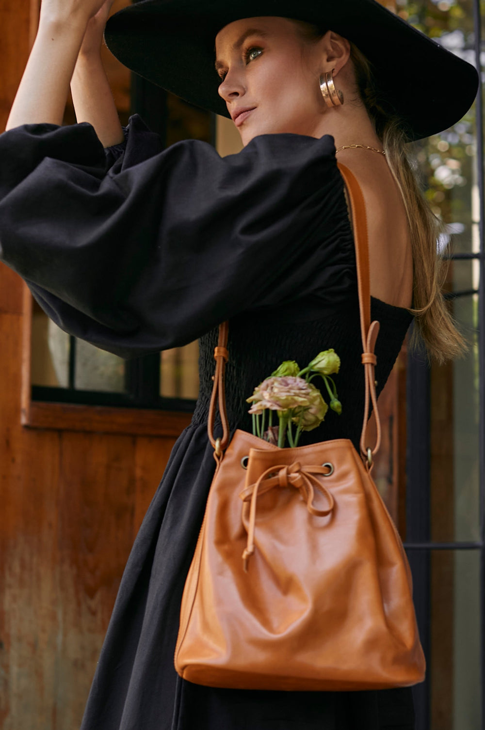 Womens Geneva Drawstring Leather Bag - Dark Tan