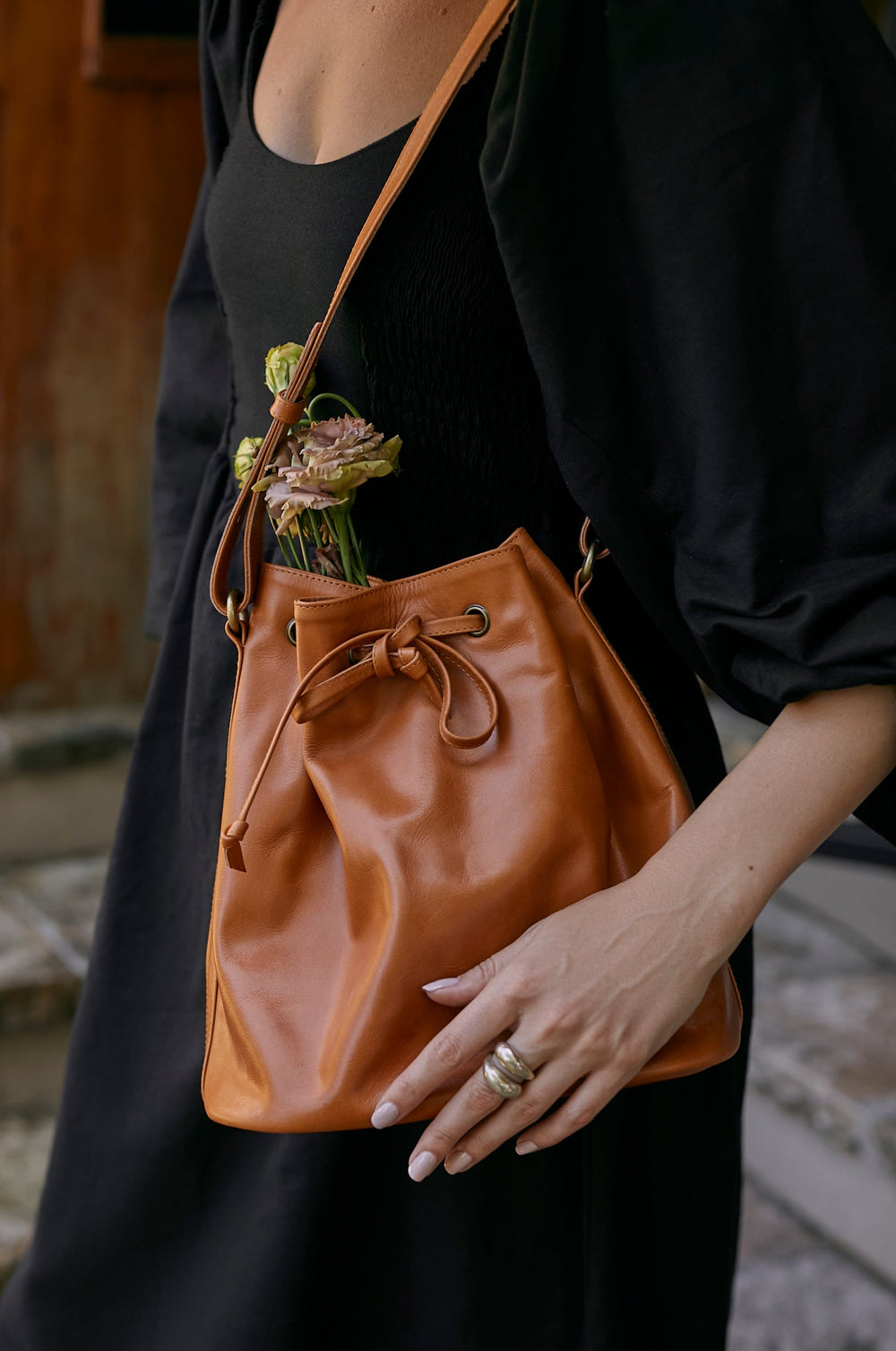 Womens Geneva Drawstring Leather Bag - Dark Tan