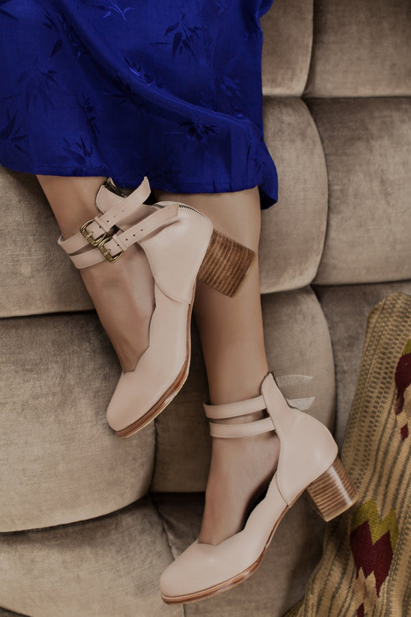 Womens Lily Valley Scalloped Leather Heels - Ivory