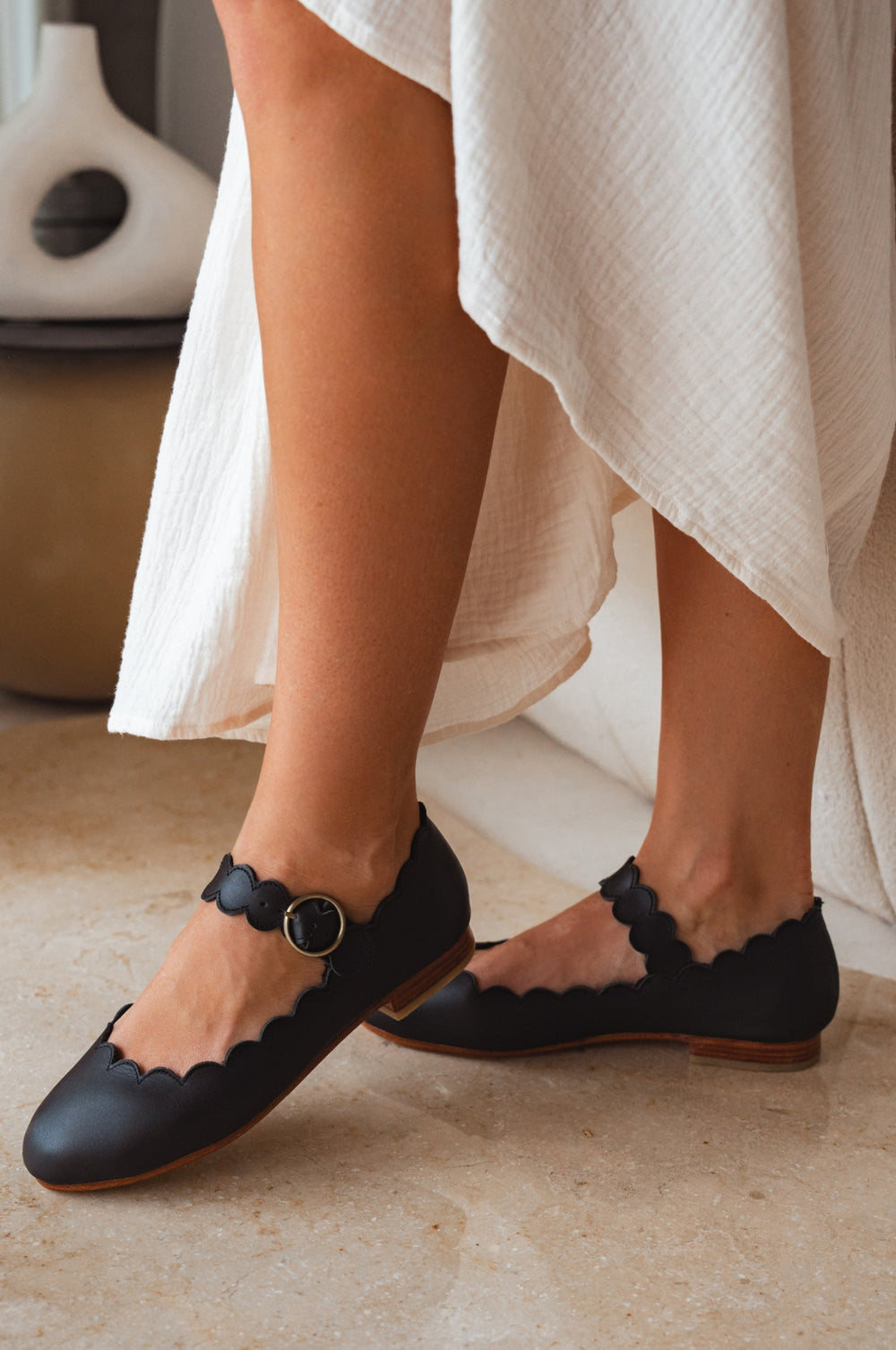 Womens Mia Rosa Scalloped Mary Jane Leather Flats - Black