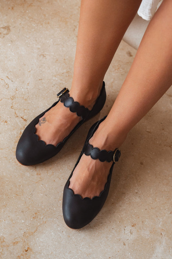 Womens Mia Rosa Scalloped Mary Jane Leather Flats - Black