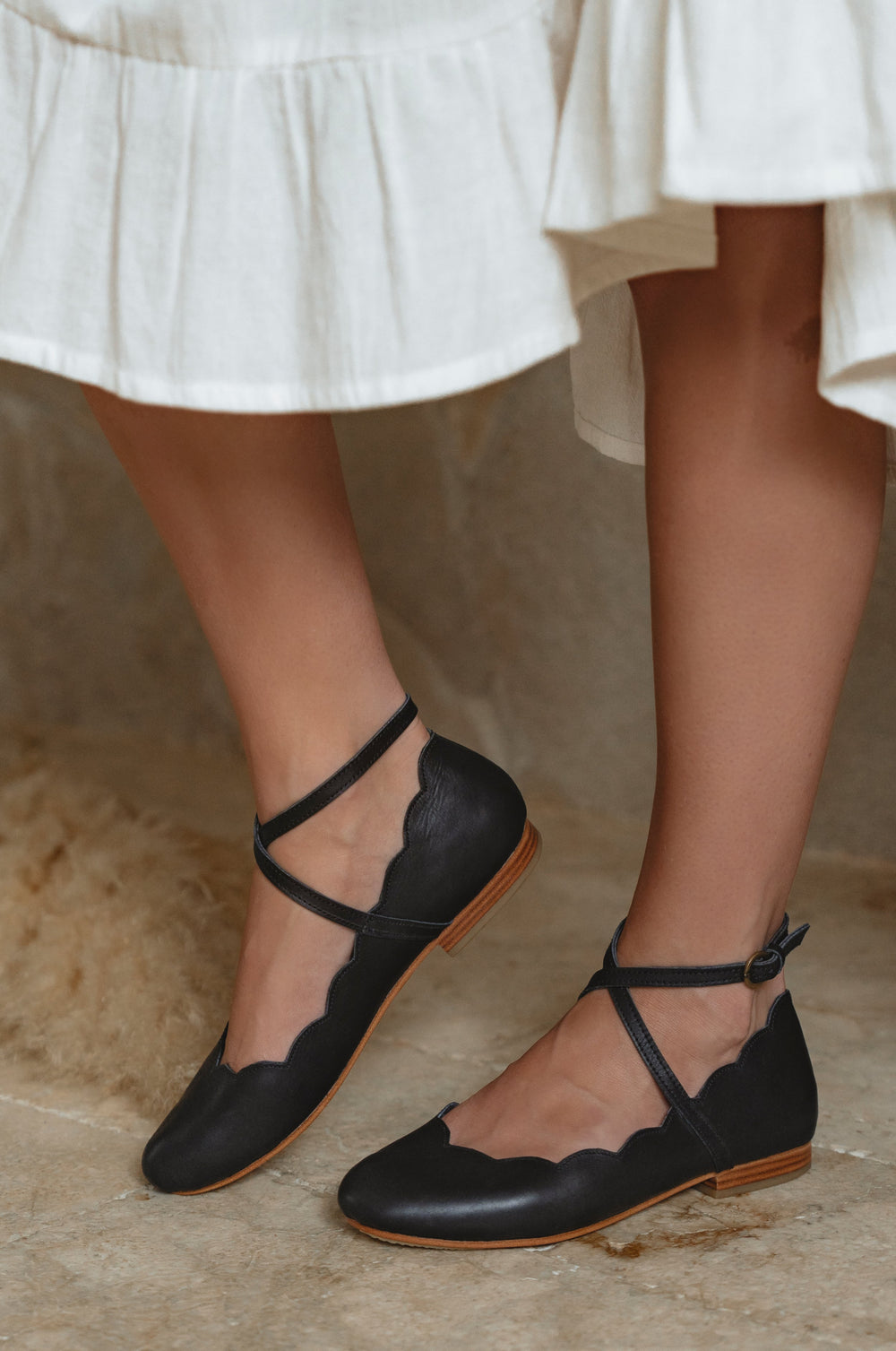 Womens Myrelle Criss-Cross Leather Ballet Flats - Black
