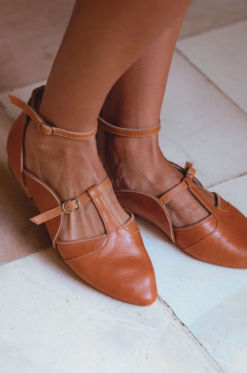 Womens On The Go Pointed Toe T-Strap Leather Flats - Dark Tan