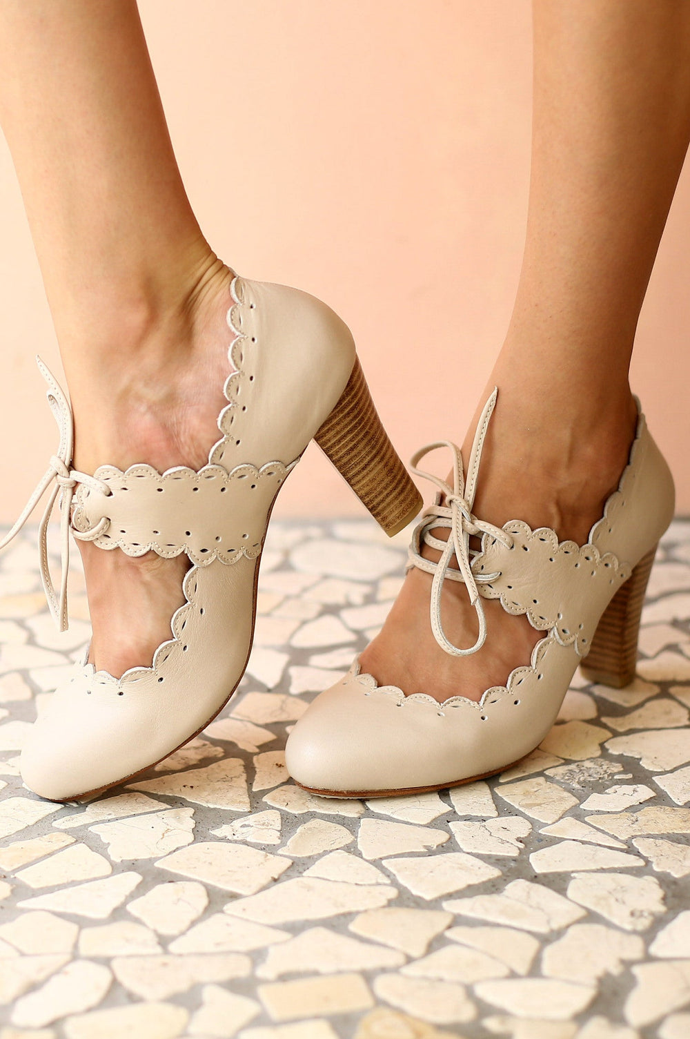 Womens Paradise Bird Scalloped Leather Heels - Ivory