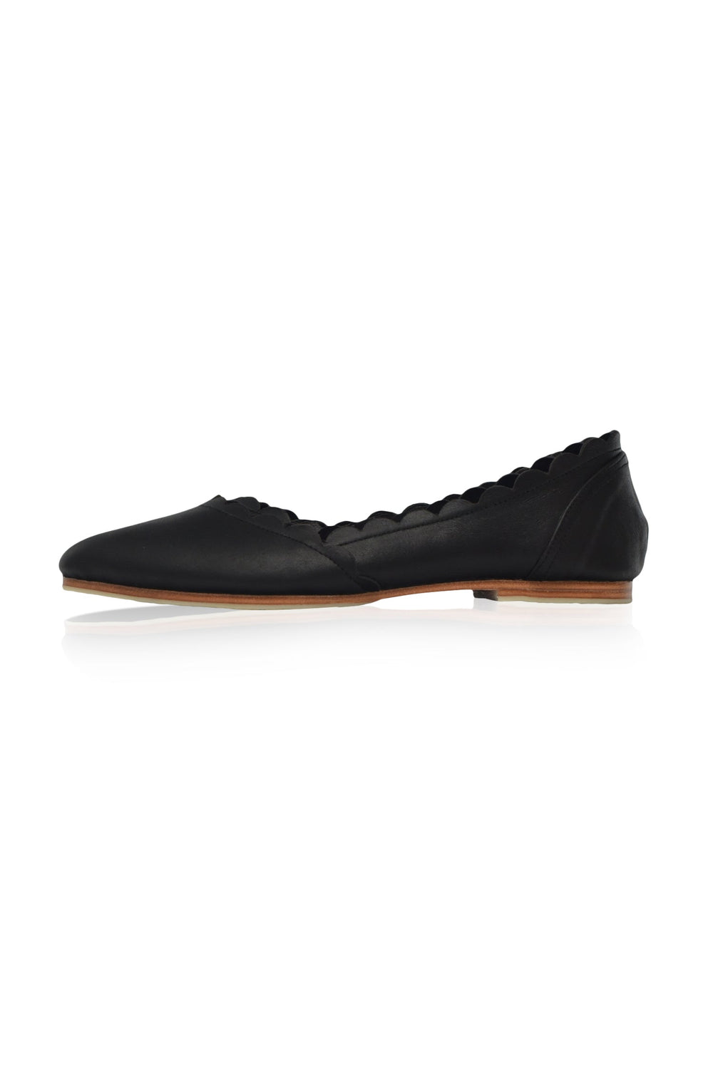 Womens Valentina Scalloped Pointed Toe Leather Flats - Black