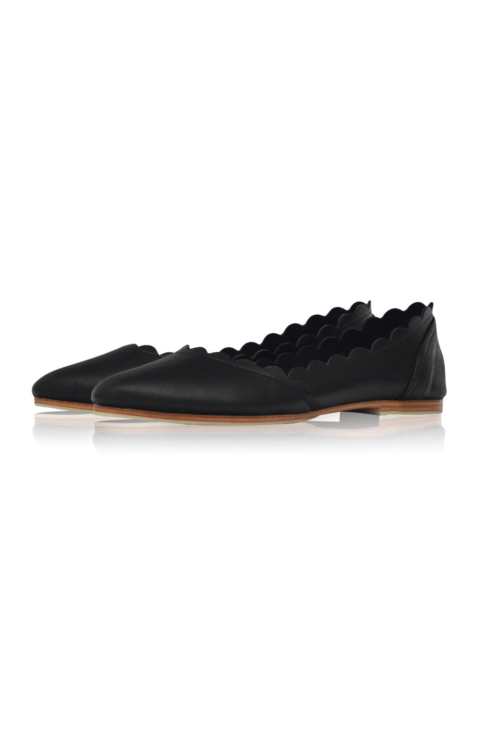 Womens Valentina Scalloped Pointed Toe Leather Flats - Black