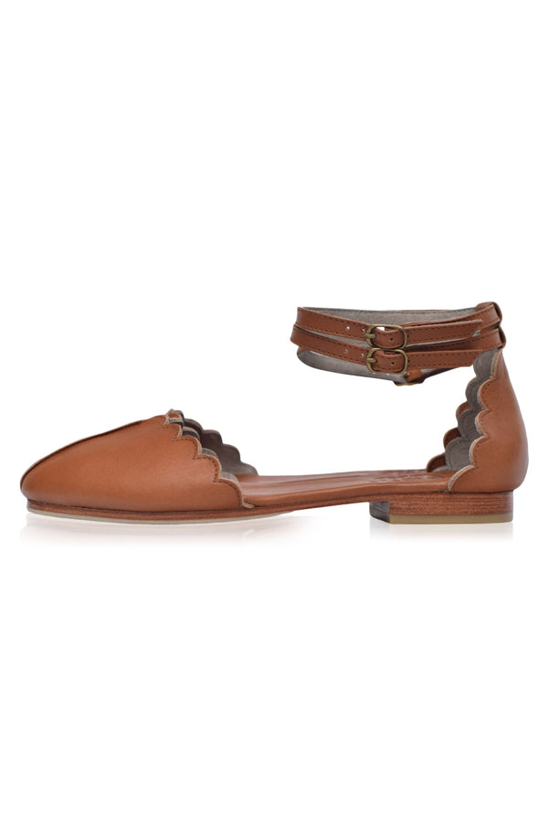 Womens Venus Almond Toe Scalloped Leather Flats - Vintage Camel