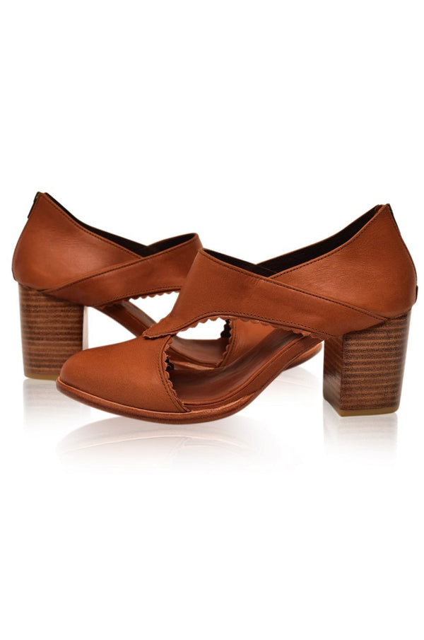 Womens Rain Kiss Leather Heel Booties - Vintage Camel