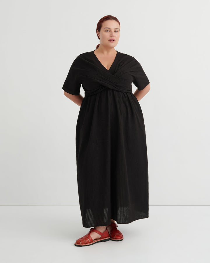 Composer Cotton Seersucker Wrap Dress – Black