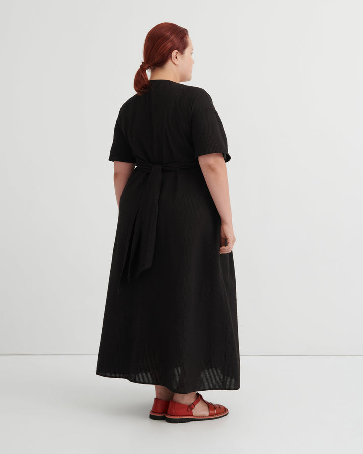 Composer Cotton Seersucker Wrap Dress – Black