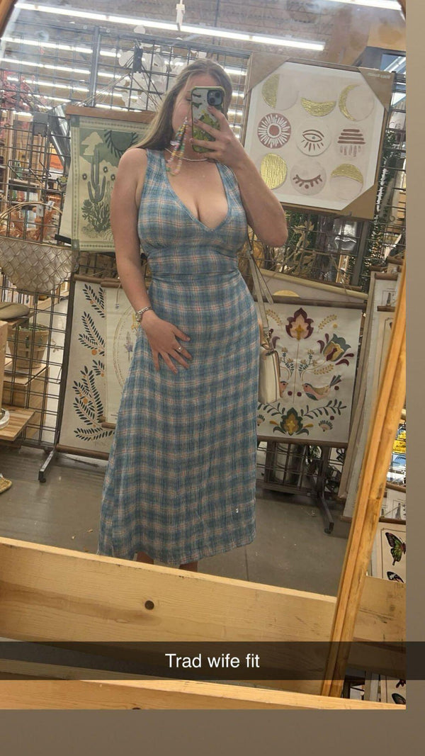 Reviewer photo of Tully Seersucker Maxi Dress – Lake Check