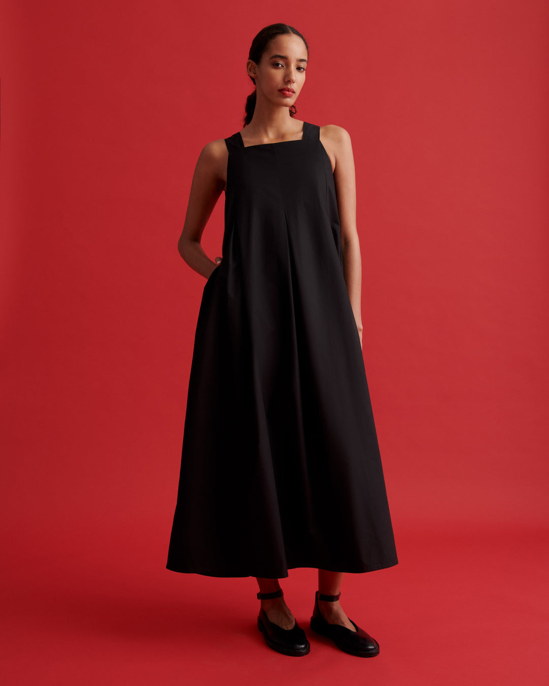 Study Square-Neck Pleated Maxi Dress – Black